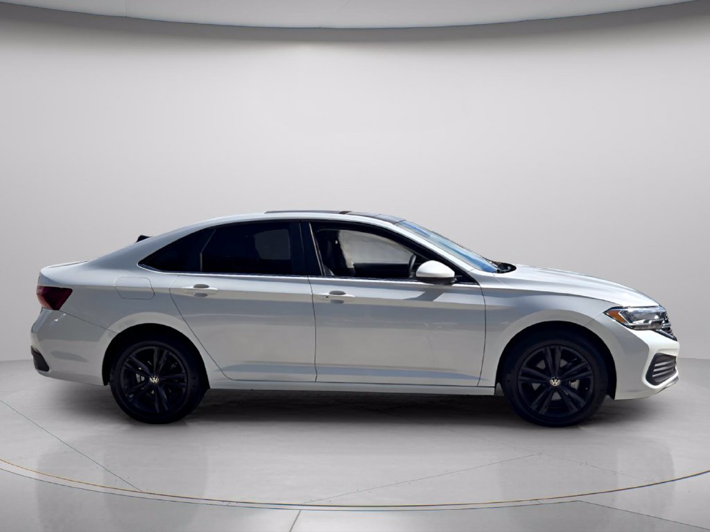 Used 2024 Volkswagen Jetta SE w/ Panoramic Sunroof Package FWD image 7