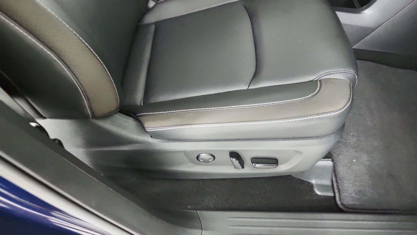 Used 2025 Nissan Pathfinder SL AWD/4WD image 28