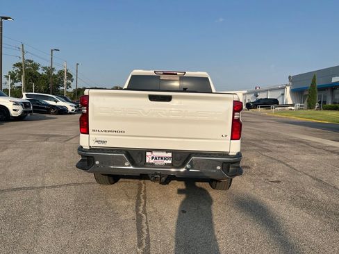 Used 2023 Chevrolet Silverado 1500 LT w/ Convenience Package II RWD image 5