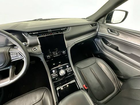Used 2022 Jeep Grand Cherokee Overland AWD/4WD image 11