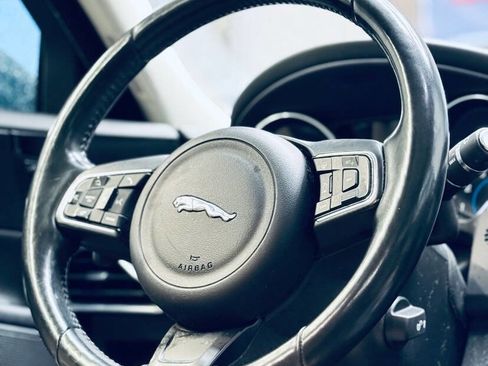 Used 2017 Jaguar XE Premium image 17