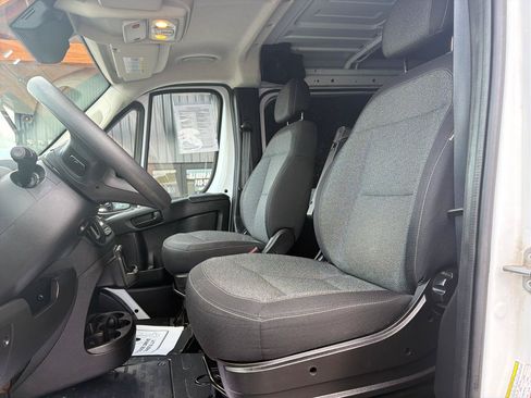 Used 2023 RAM ProMaster 2500 w/ Convenience Group FWD image 9