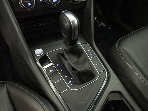 Used 2020 Volkswagen Tiguan SE FWD image 21