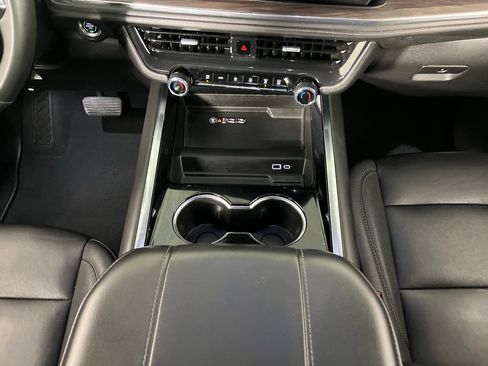 Used 2025 Chevrolet Tahoe Z71 image 15