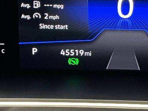 Certified 2022 Volkswagen Tiguan SE R-Line image 24