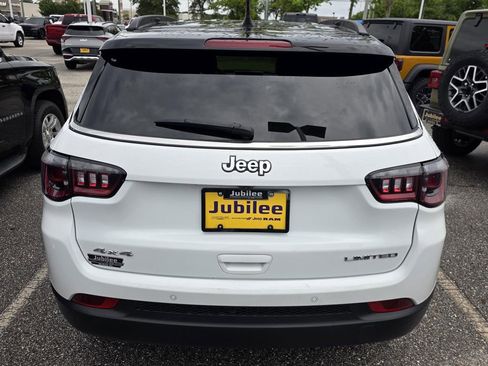 Used 2025 Jeep Compass Limited AWD/4WD image 3