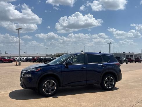 Certified 2025 Nissan Rogue SV FWD image 12