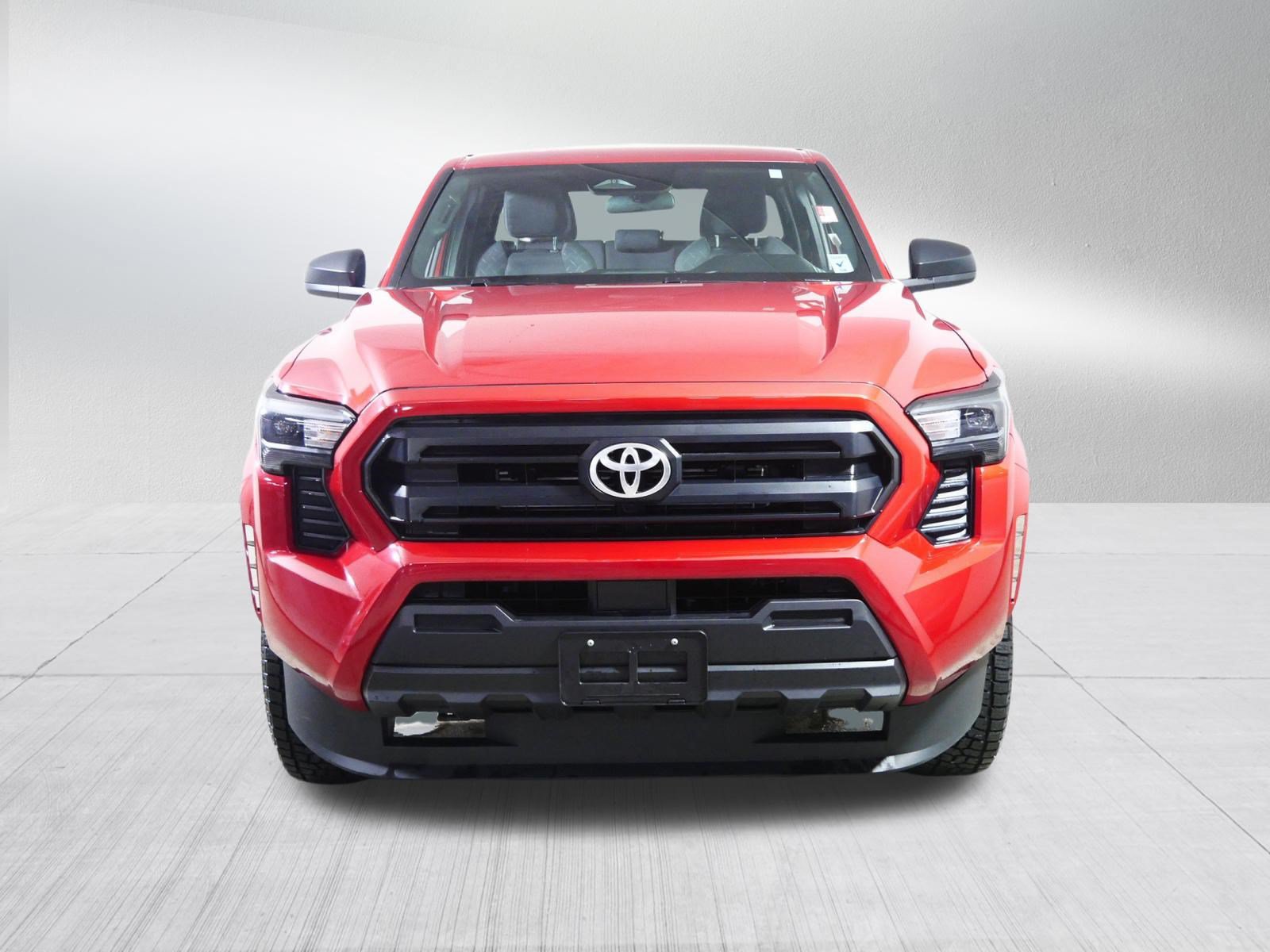 Used 2025 Toyota Tacoma SR AWD/4WD image 2