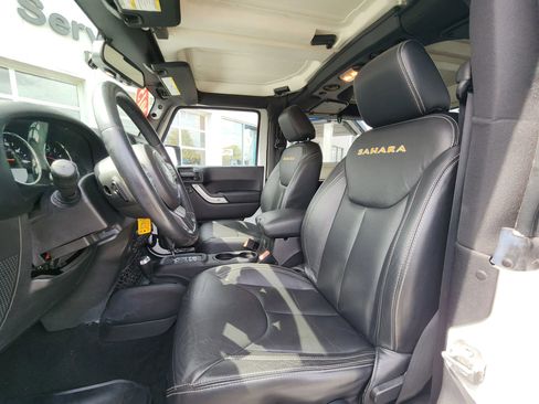 Used 2015 Jeep Wrangler Sahara w/ Dual Top Group AWD/4WD image 25