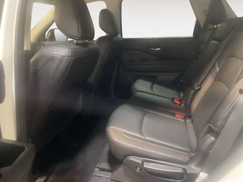 Used 2023 Nissan Pathfinder SL w/ Lighting Package (N92) image 16