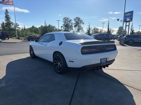 Used 2015 Dodge Challenger R/T Scat Pack w/ Leather Interior Group RWD image 3