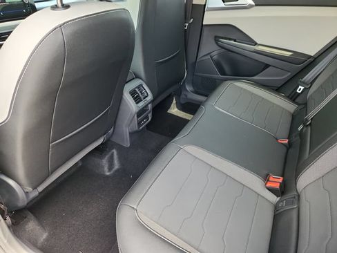 New 2026 Volkswagen Taos SE AWD/4WD image 8
