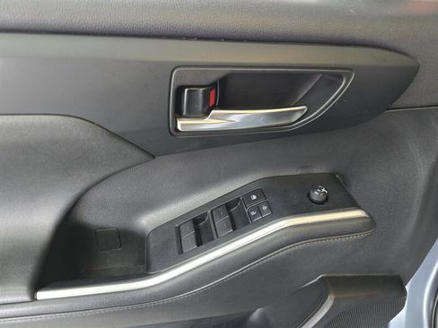 Used 2021 Toyota Highlander XLE image 20