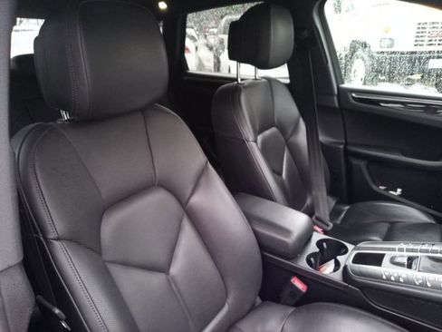 Used 2017 Porsche Macan image 12