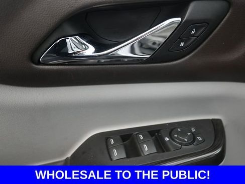 Used 2018 GMC Acadia SLT image 13