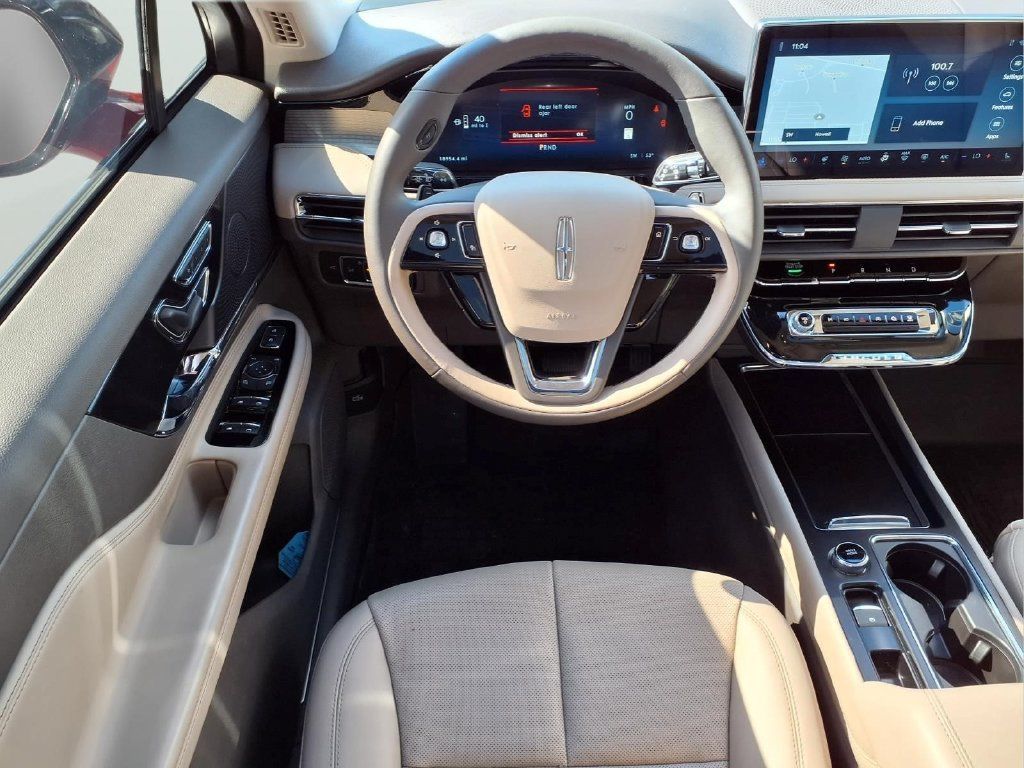 Used 2024 Lincoln Corsair AWD w/ Equipment Group 101A image 11