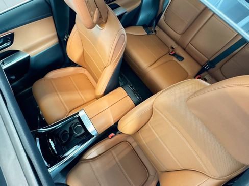 Used 2025 Mercedes-Benz GLC 350e 4MATIC image 20