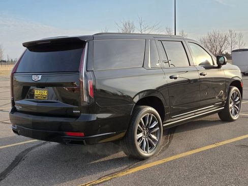 Used 2023 Cadillac Escalade ESV Sport w/ Touring Package image 3