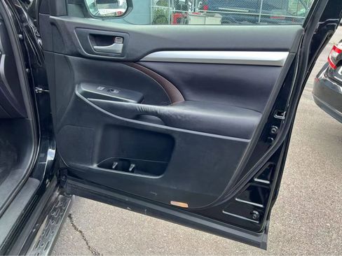 Used 2016 Toyota Highlander XLE image 6