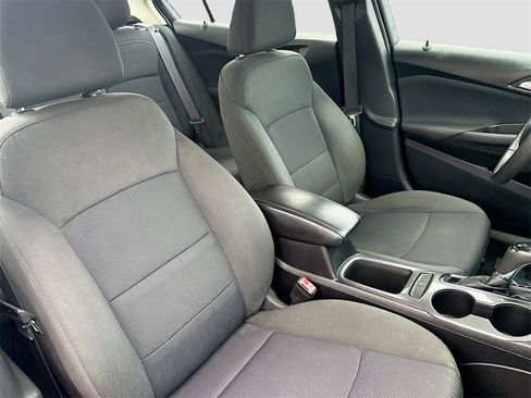 Used 2017 Chevrolet Cruze LT w/ Convenience Package image 26