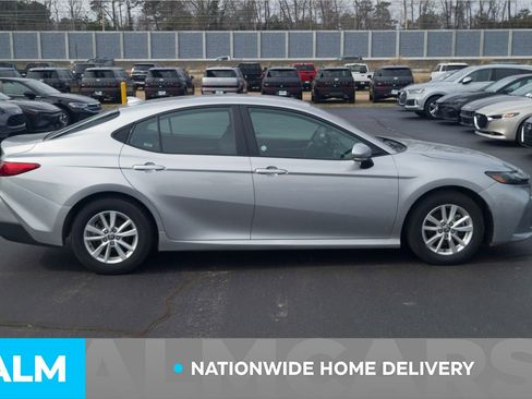 Used 2025 Toyota Camry LE image 5