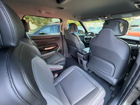 Used 2024 Kia EV9 Light Long Range RWD image 18