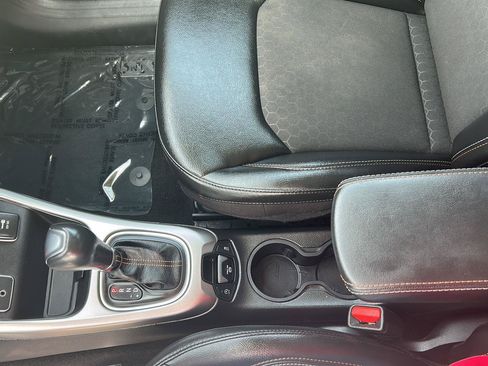 Used 2020 Jeep Compass Latitude FWD image 17