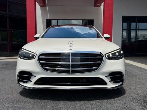 Used 2022 Mercedes-Benz S 500 4MATIC w/ AMG Line Package image 3