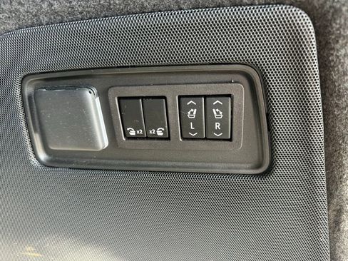 Used 2024 Cadillac Escalade Sport Platinum image 8