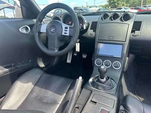 Used 2005 Nissan 350Z Touring image 25