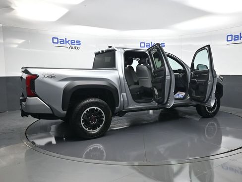 Used 2025 Toyota Tacoma TRD Off-Road AWD/4WD image 54
