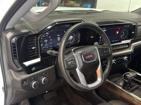 Used 2025 GMC Sierra 1500 Elevation w/ X31 Off-Road Package AWD/4WD image 16