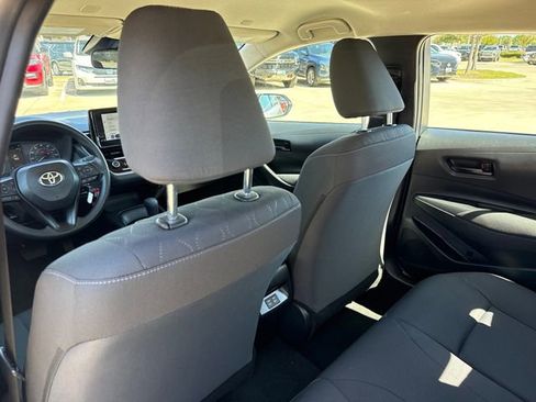 Used 2025 Toyota Corolla LE image 28