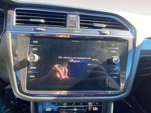 Used 2022 Volkswagen Tiguan SE image 28