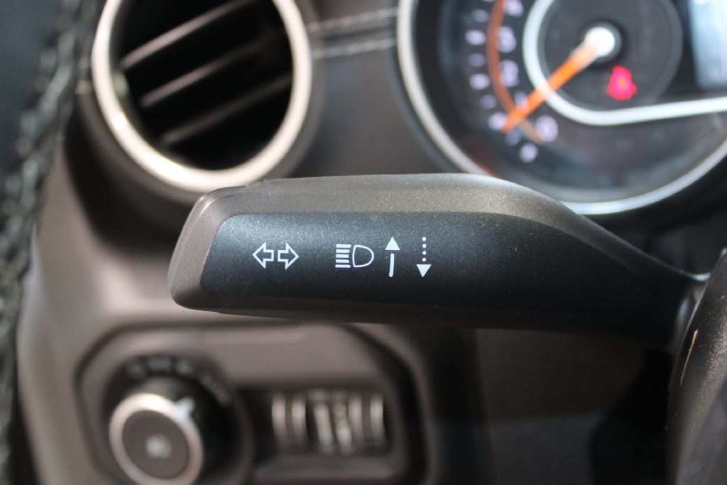 Used 2018 Jeep Wrangler Unlimited Sahara AWD/4WD image 34