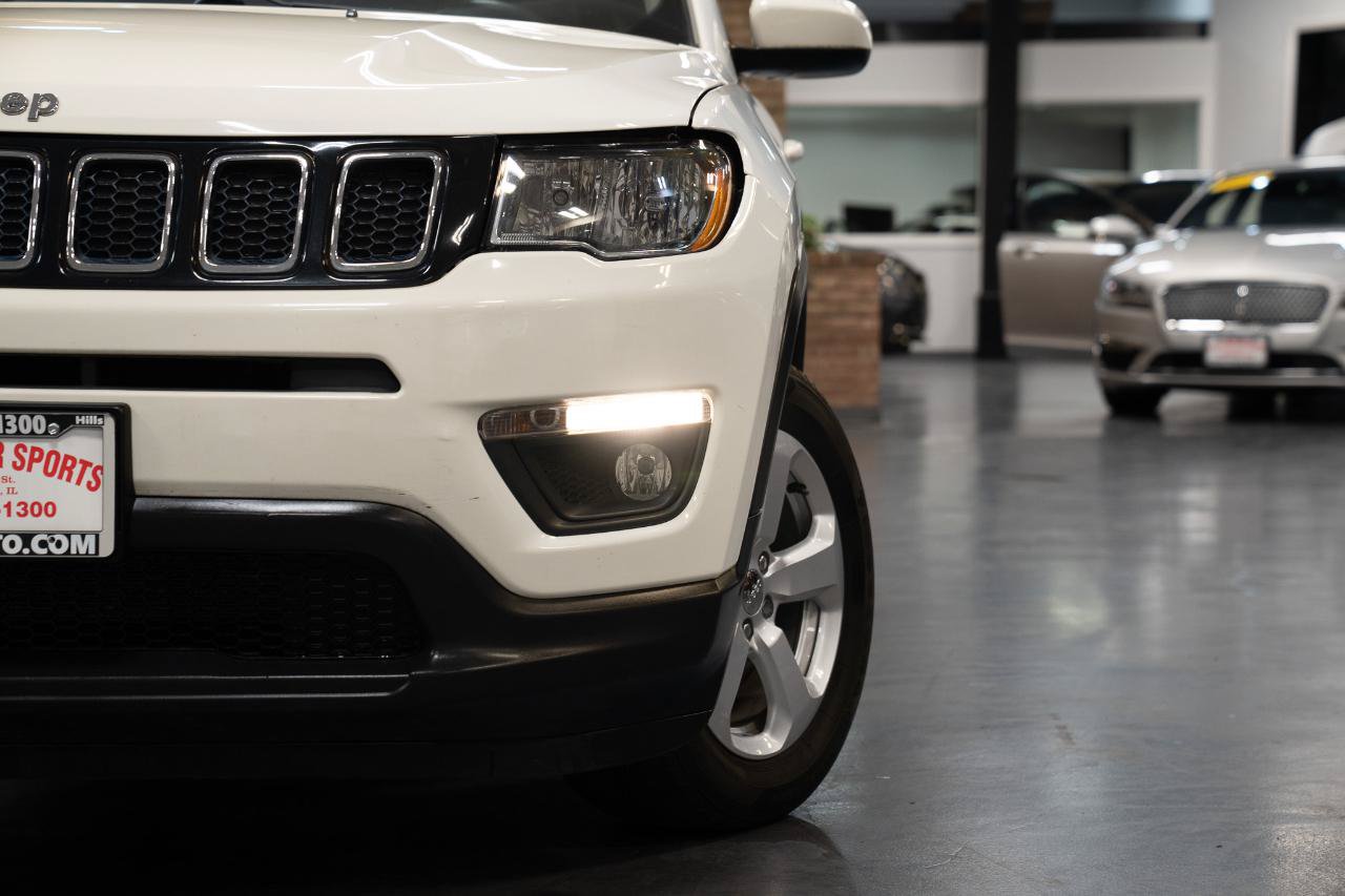 Used 2019 Jeep Compass Latitude w/ Cold Weather Group AWD/4WD image 2