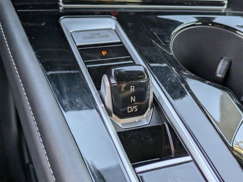 Used 2025 Volkswagen Atlas Cross Sport SE image 11