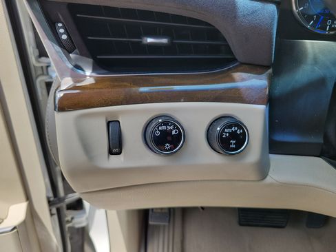 Used 2018 Cadillac Escalade Luxury AWD/4WD image 26