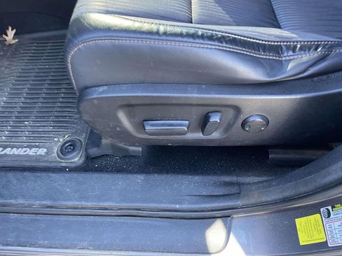 Used 2015 Toyota Highlander LE image 29