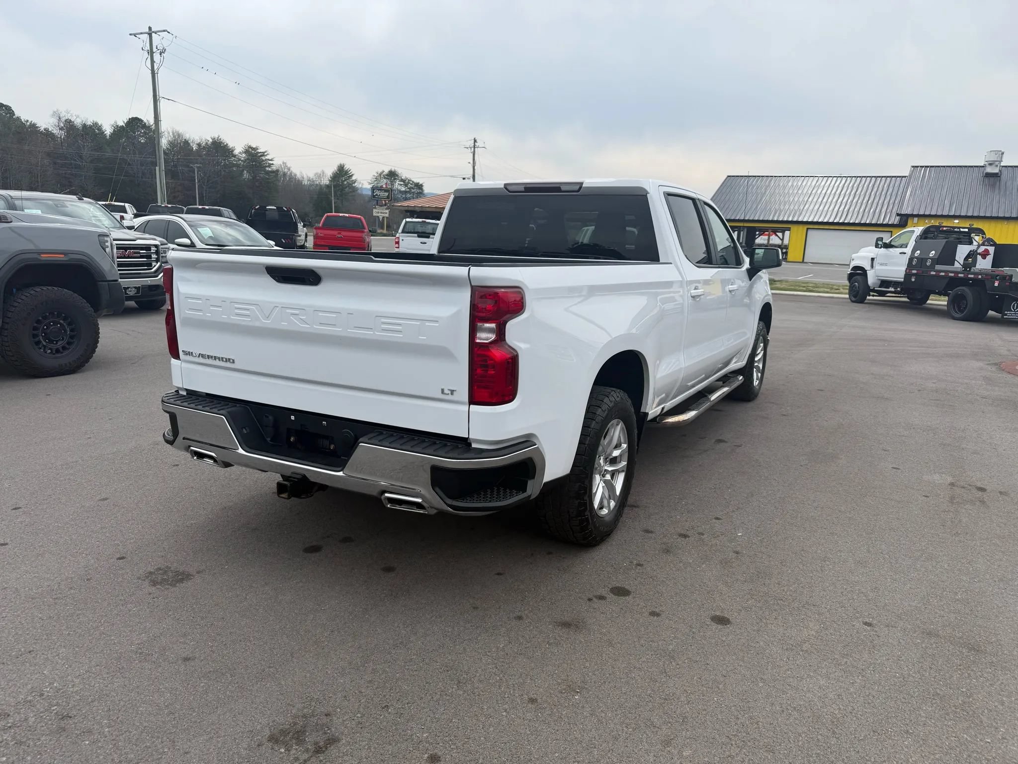 Used 2019 Chevrolet Silverado 1500 LT w/ Z71 Off-Road Package AWD/4WD image 4