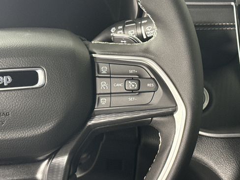 New 2025 Jeep Grand Cherokee Laredo X w/ Luxury Tech Group I image 18