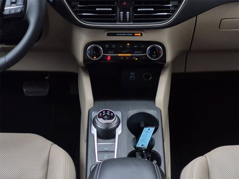 Used 2022 Ford Escape SEL image 10