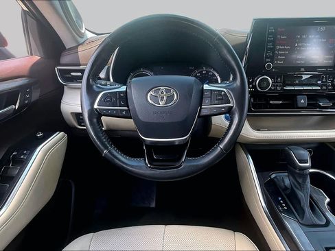 Used 2021 Toyota Highlander Limited AWD/4WD image 6