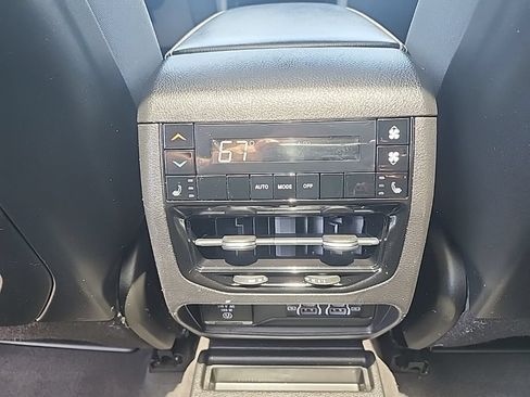 Certified 2022 Jeep Grand Cherokee L Limited AWD/4WD image 28