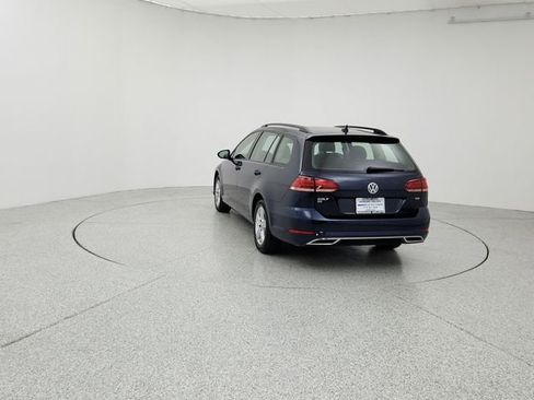 Used 2018 Volkswagen Golf SE image 6