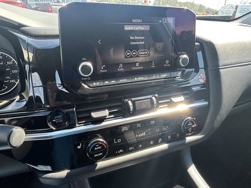 Used 2025 Nissan Pathfinder SV image 15