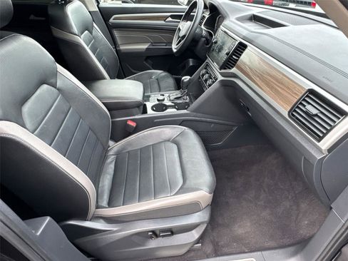 Used 2021 Volkswagen Atlas SEL Premium image 17
