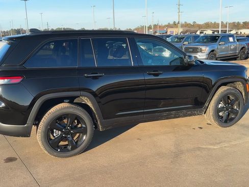 New 2025 Jeep Grand Cherokee Limited w/ Black Appearance Package RWD image 9