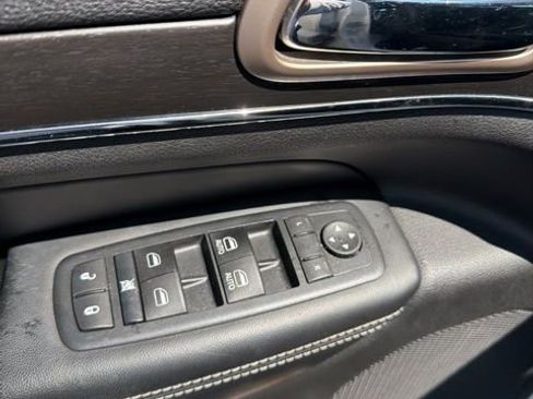 Used 2016 Jeep Grand Cherokee Limited image 12