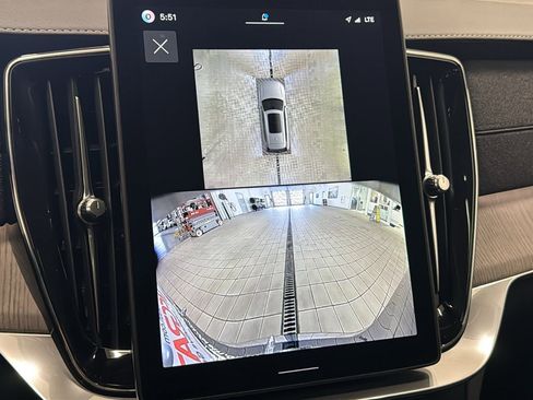 Used 2026 Volvo XC90 B6 Ultra w/ Protection Package Premier image 18